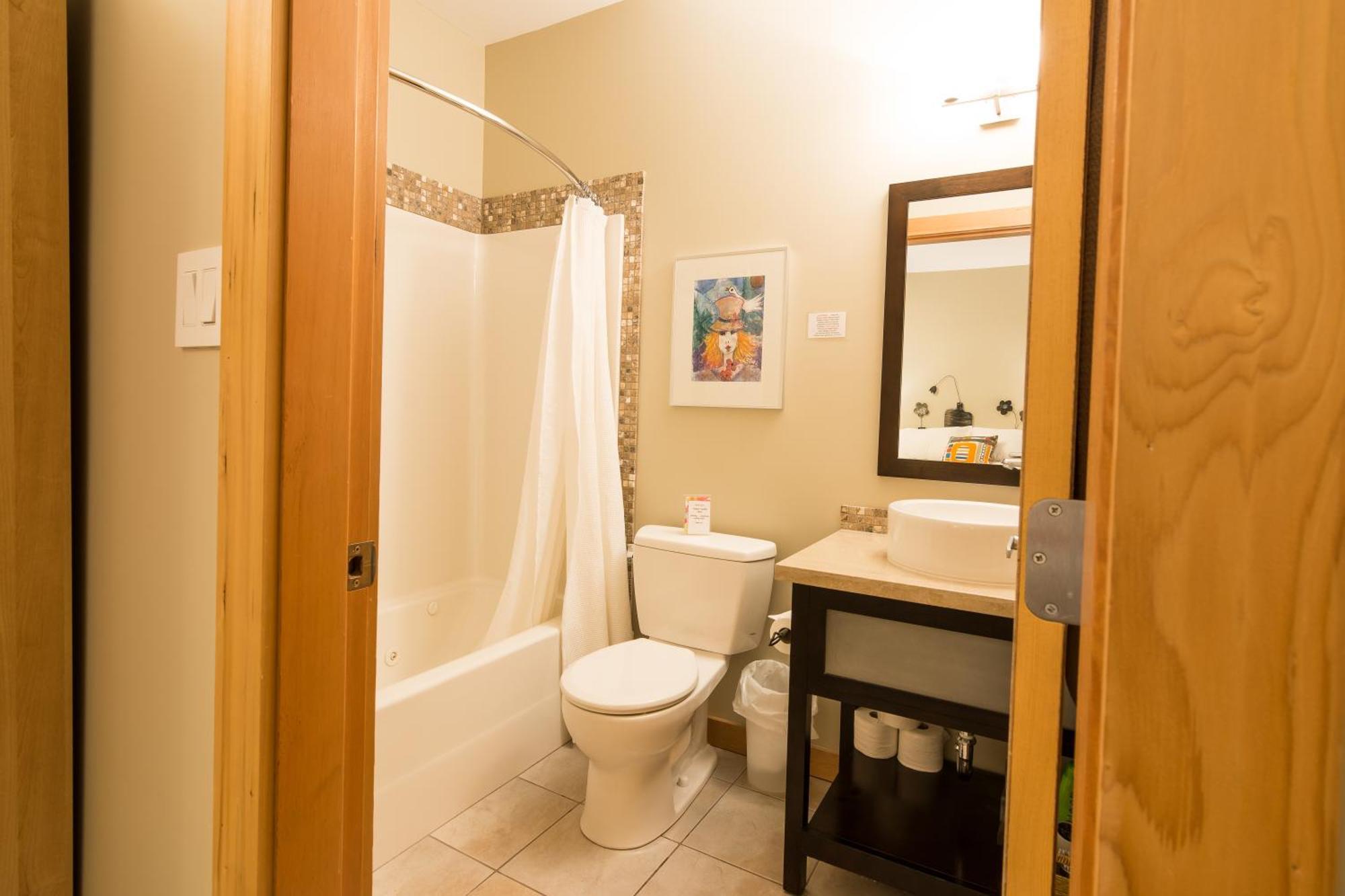 Cormier'S Studio Guest Suites Penticton Dış mekan fotoğraf