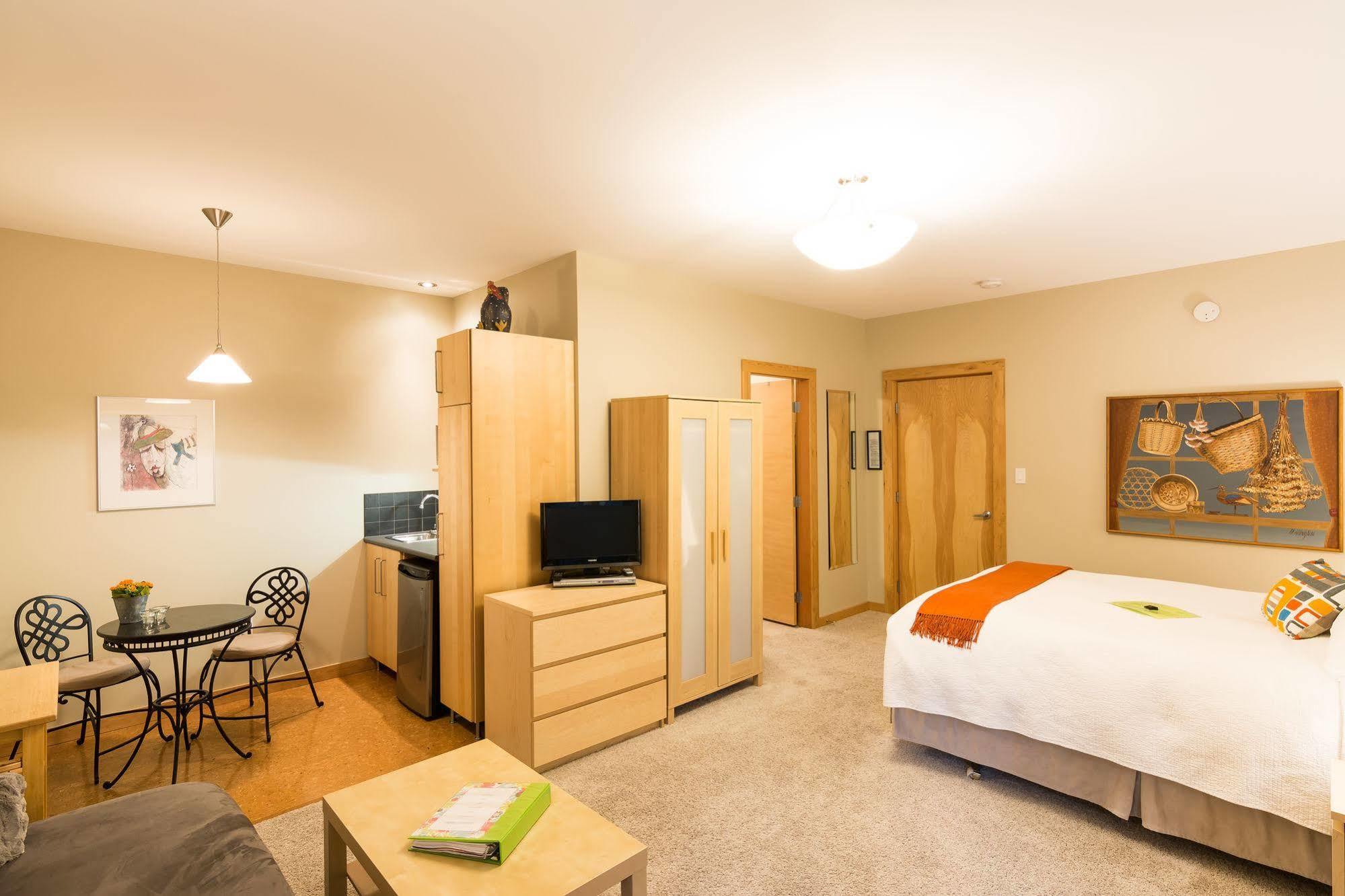 Cormier'S Studio Guest Suites Penticton Dış mekan fotoğraf