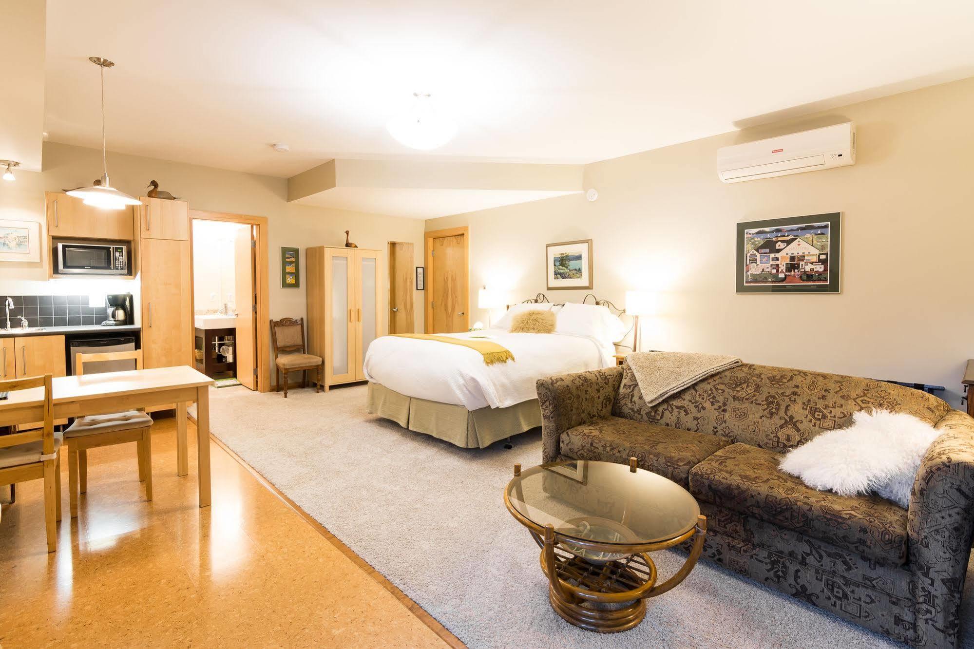 Cormier'S Studio Guest Suites Penticton Dış mekan fotoğraf